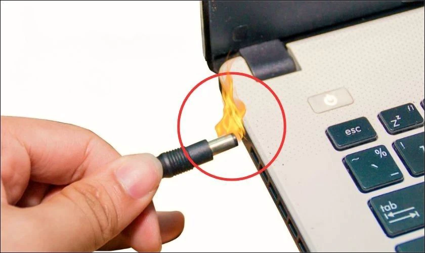 Sạc Laptop không chính hãng làm hỏng nguồn thiết bị